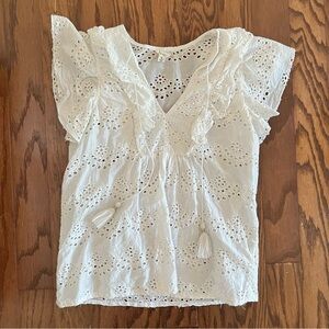 Eyelet flutter sleeve blouse. Great condition. White.